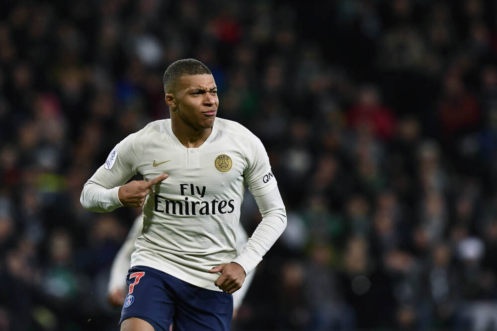 从从容容！麦科勒姆4.6秒后场一条龙压哨命中 奇才单节轰42分